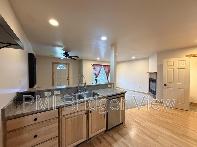 3147 Cattail St #B - Photo 4 of 21