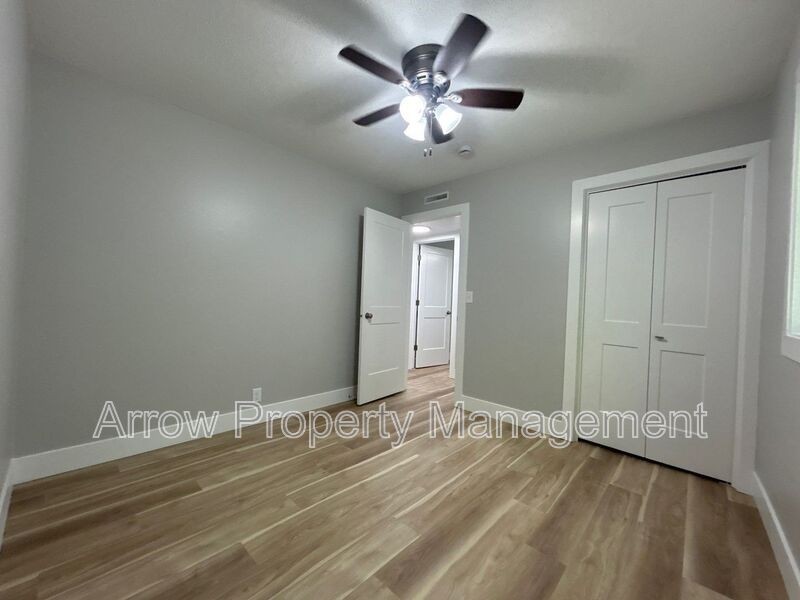1010 N 16th St #B4 - Photo 5 of 11