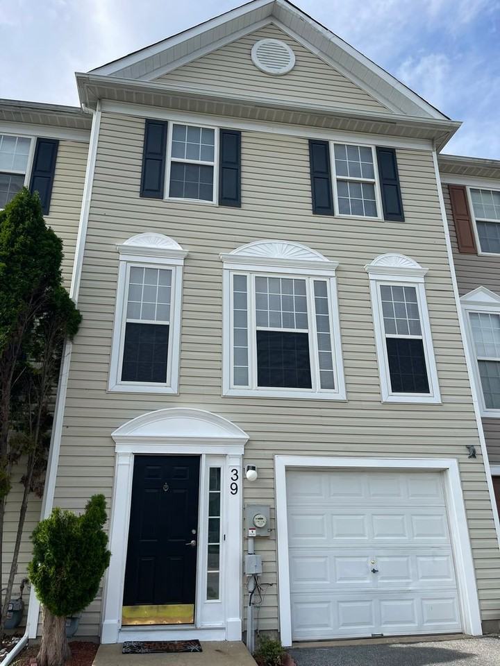 39 Lisa Dr
