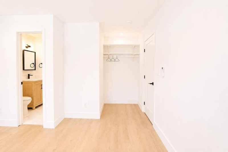 522 17th St #C - Photo 2 of 26