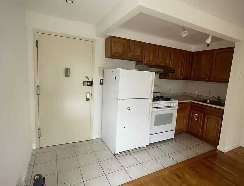 36-33 169th St #2F - Photo 3 of 10