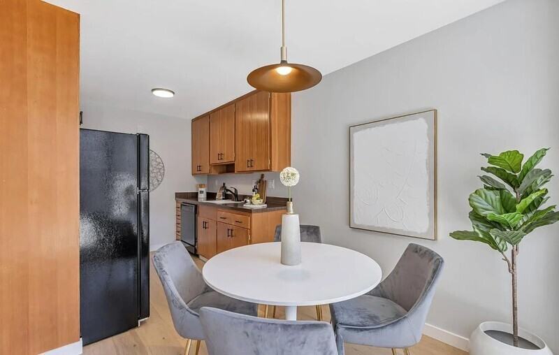 1734 Bay St #103 - Photo 2 of 4