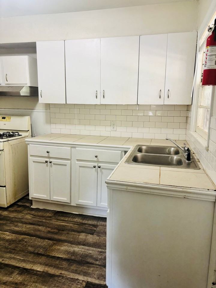 756 Kensington Pl - Photo 2 of 9