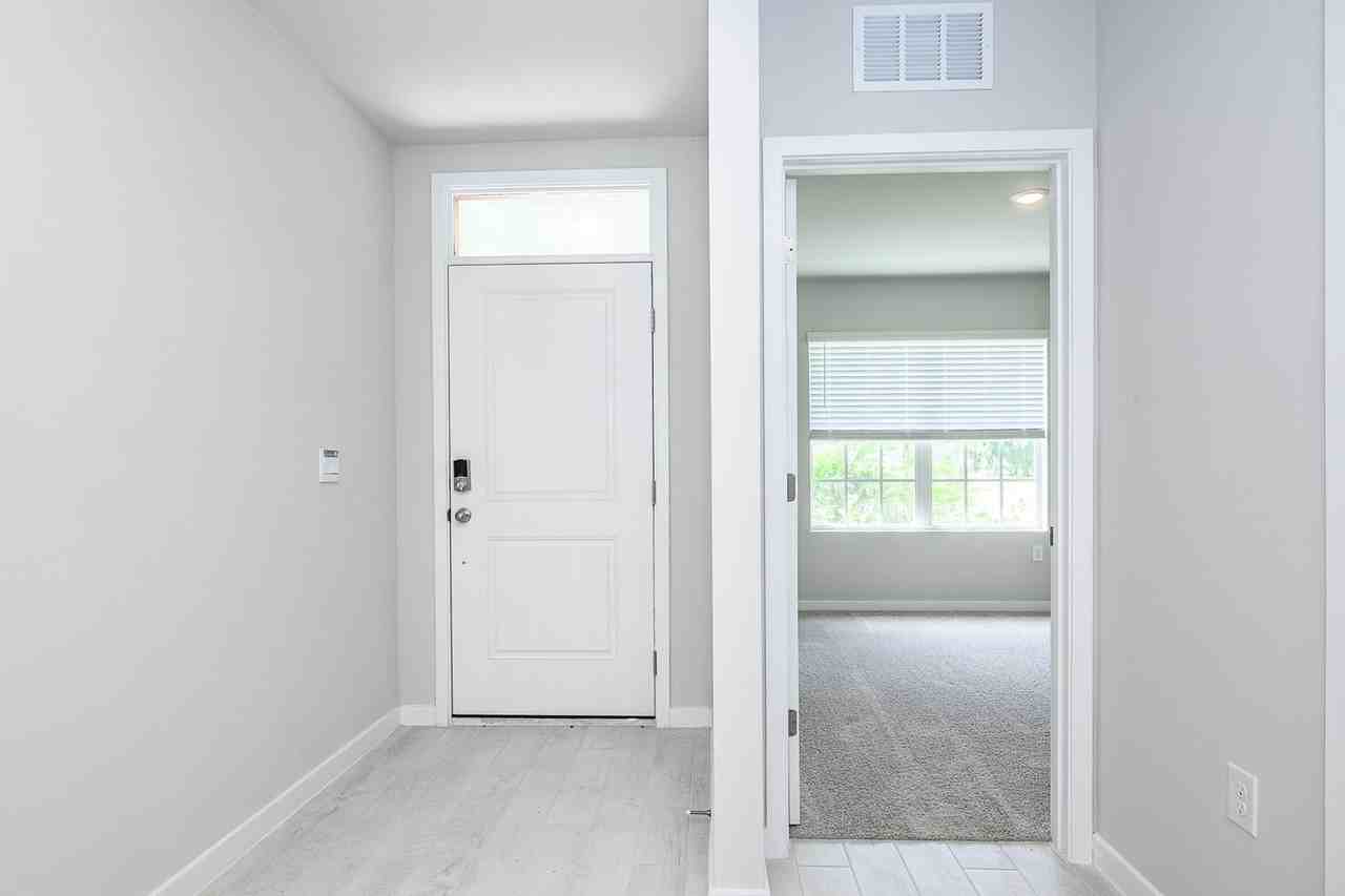 25110 Alcazar Dr - Photo 5 of 50