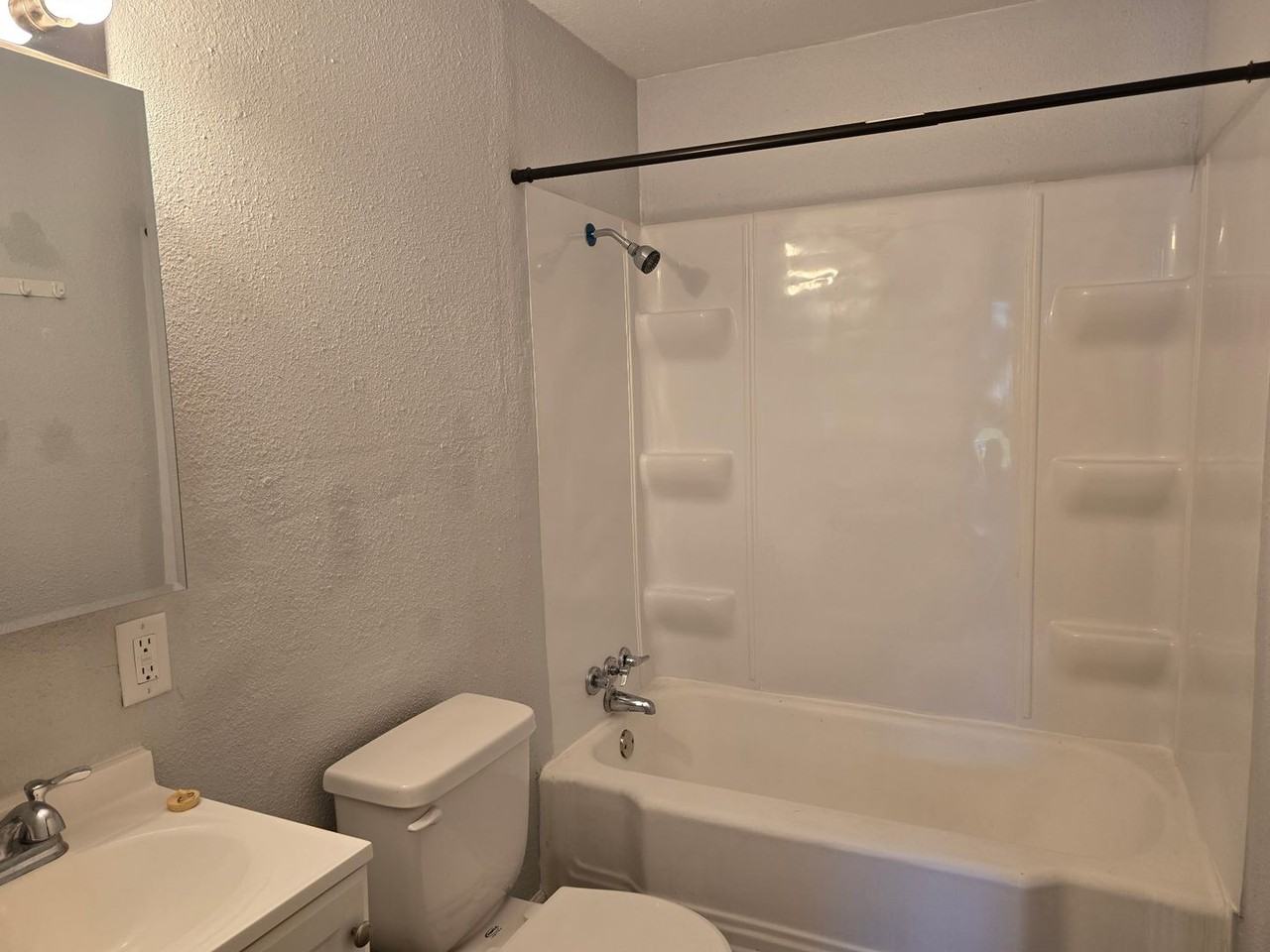 1044 S Wisconsin Ave - Photo 6 of 6