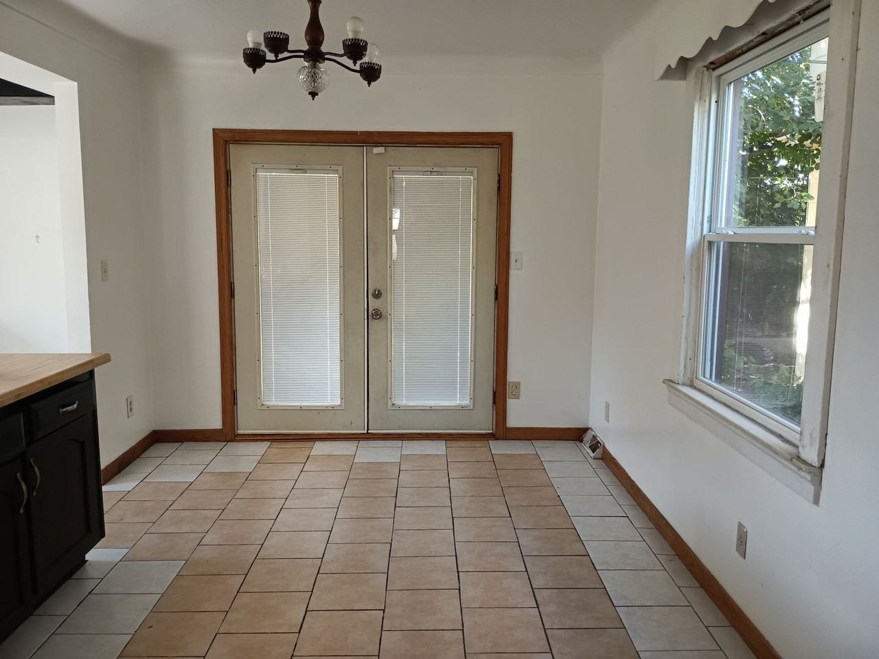 1012 Kelsey Ave - Photo 3 of 9