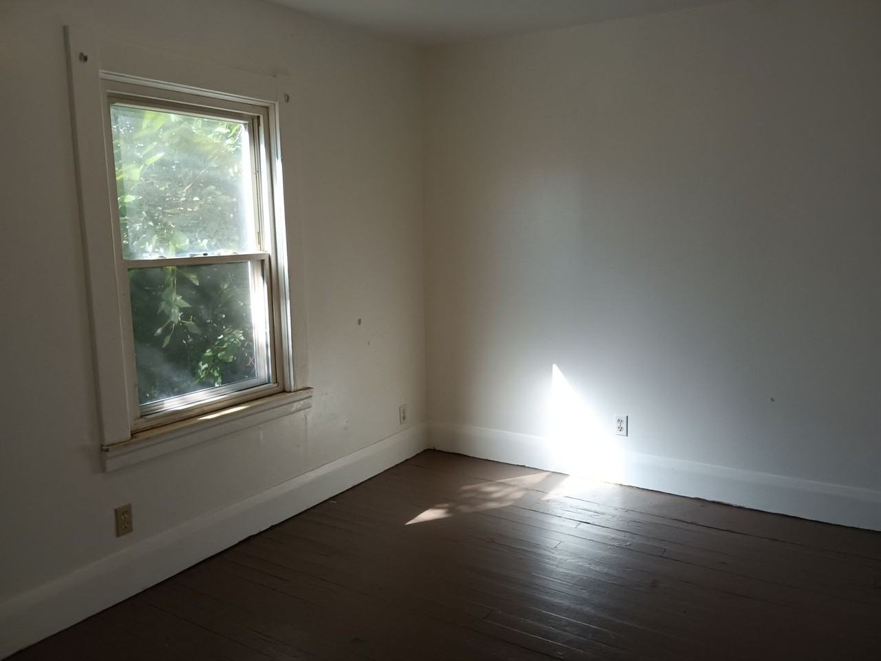 1012 Kelsey Ave - Photo 6 of 9