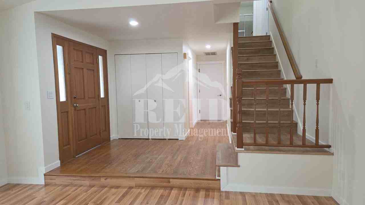 10242 Ashley Cir Nw - Photo 3 of 33