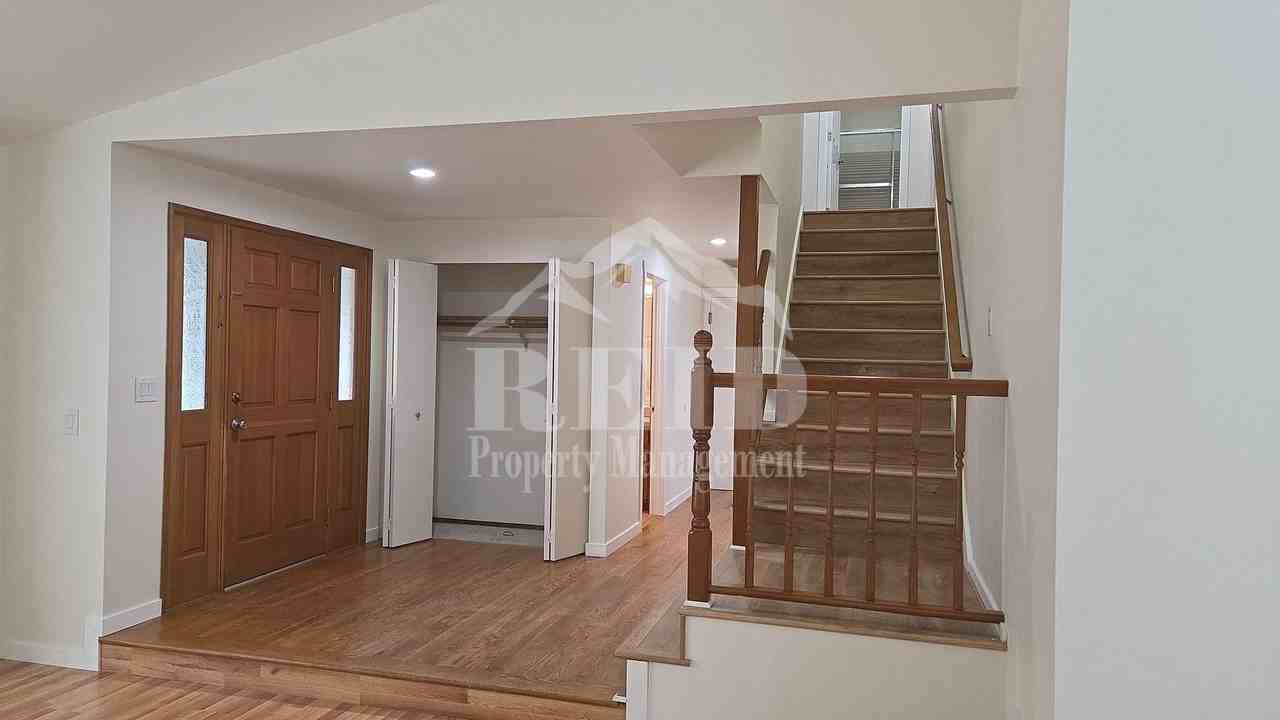 10242 Ashley Cir Nw - Photo 4 of 33