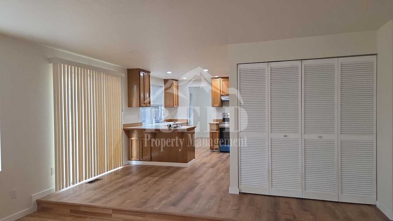 10242 Ashley Cir Nw - Photo 5 of 33