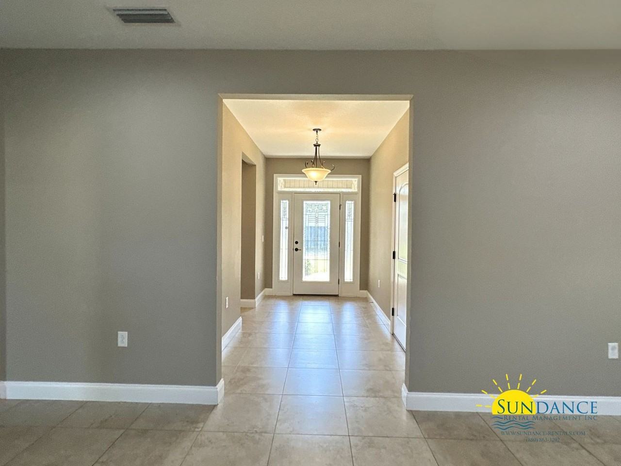 438 Bay Oaks Dr - Photo 2 of 28
