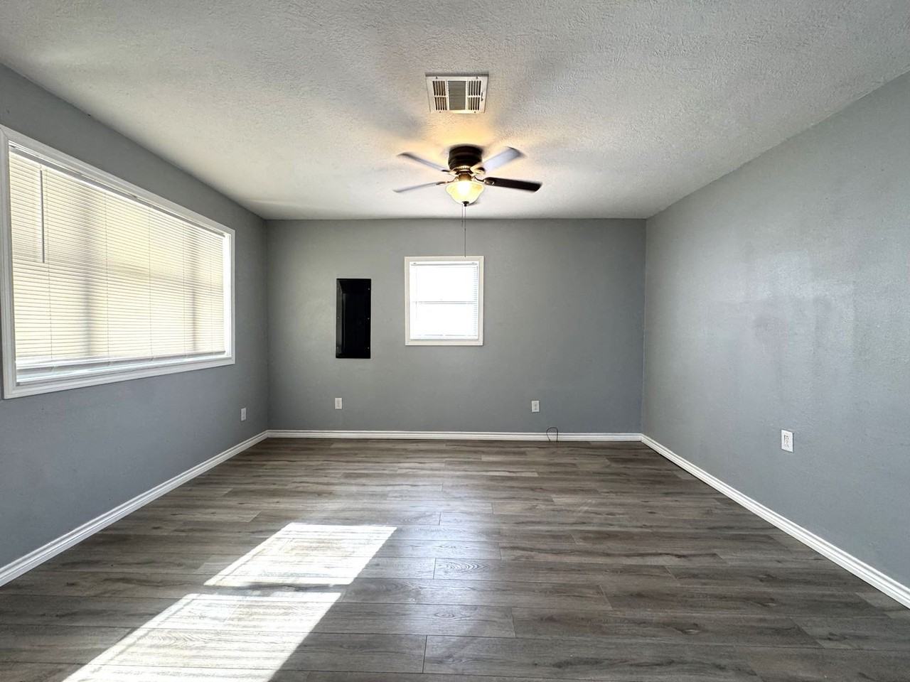 1706 4th St - Photo 2 of 14