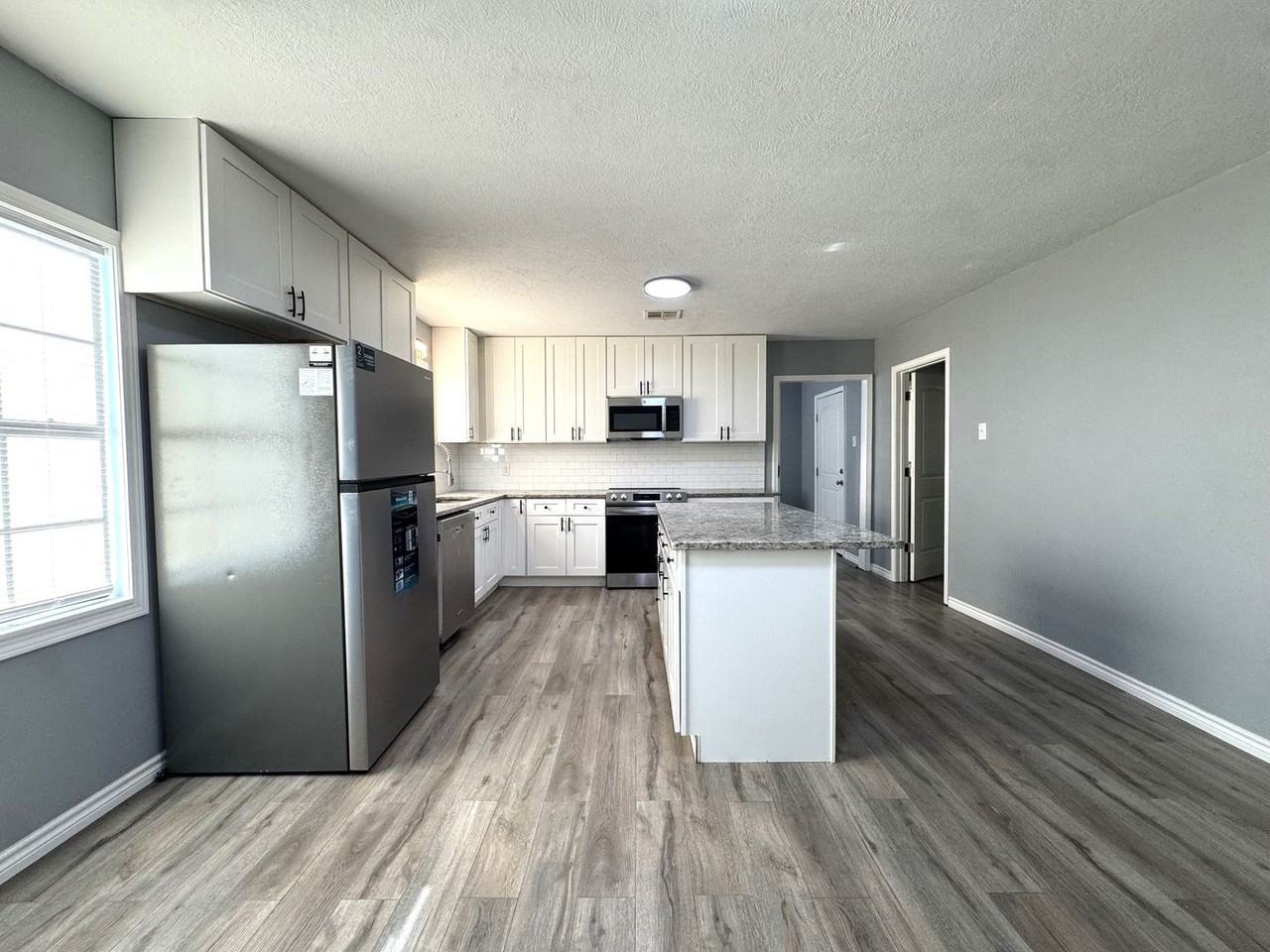 1706 4th St - Photo 3 of 14