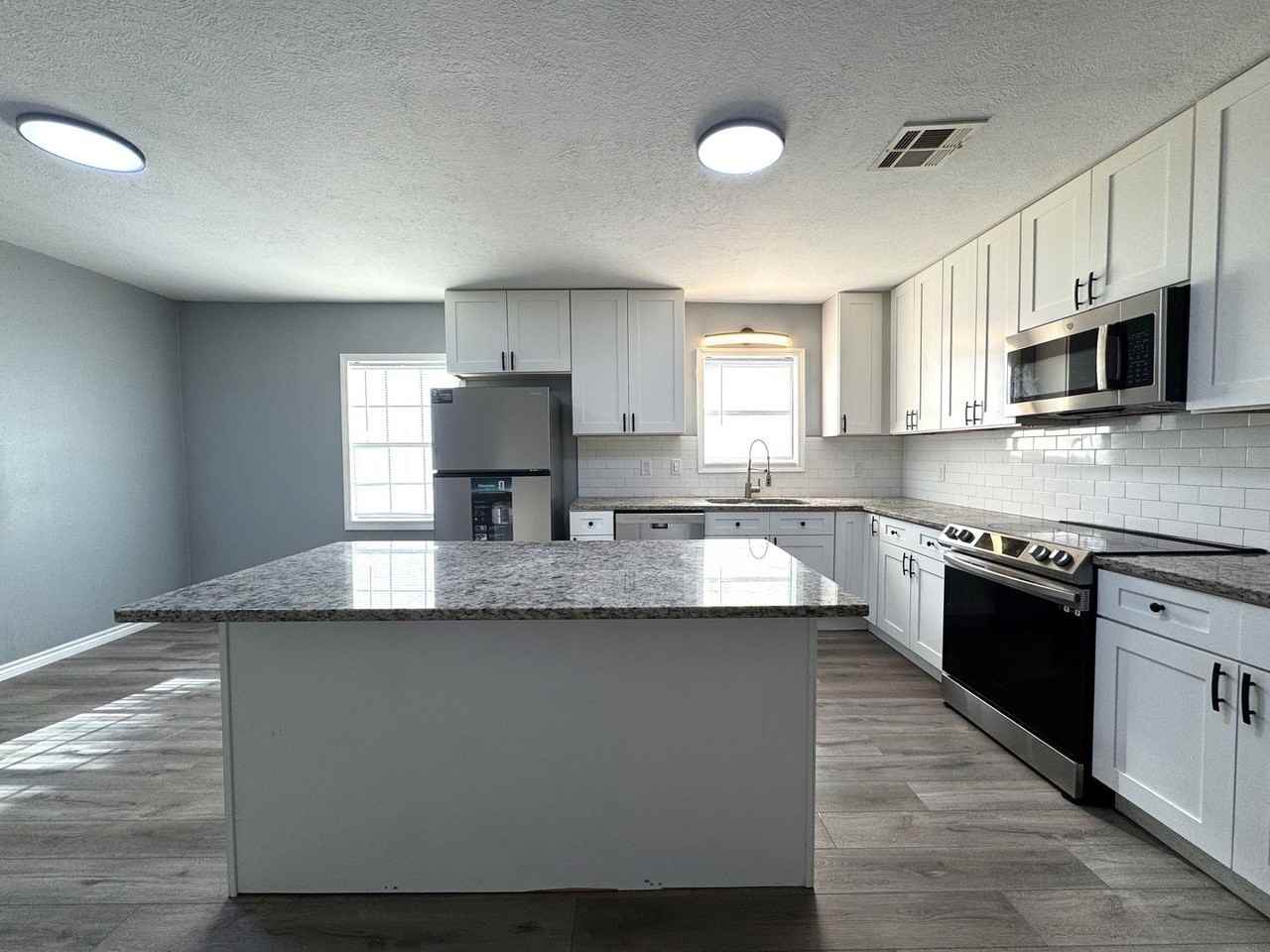1706 4th St - Photo 4 of 14