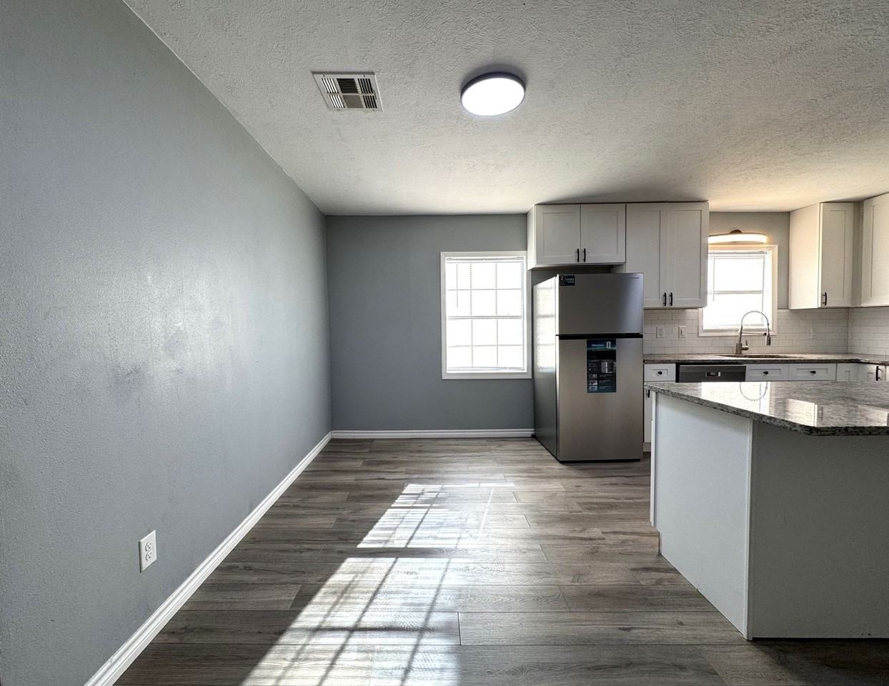 1706 4th St - Photo 5 of 14