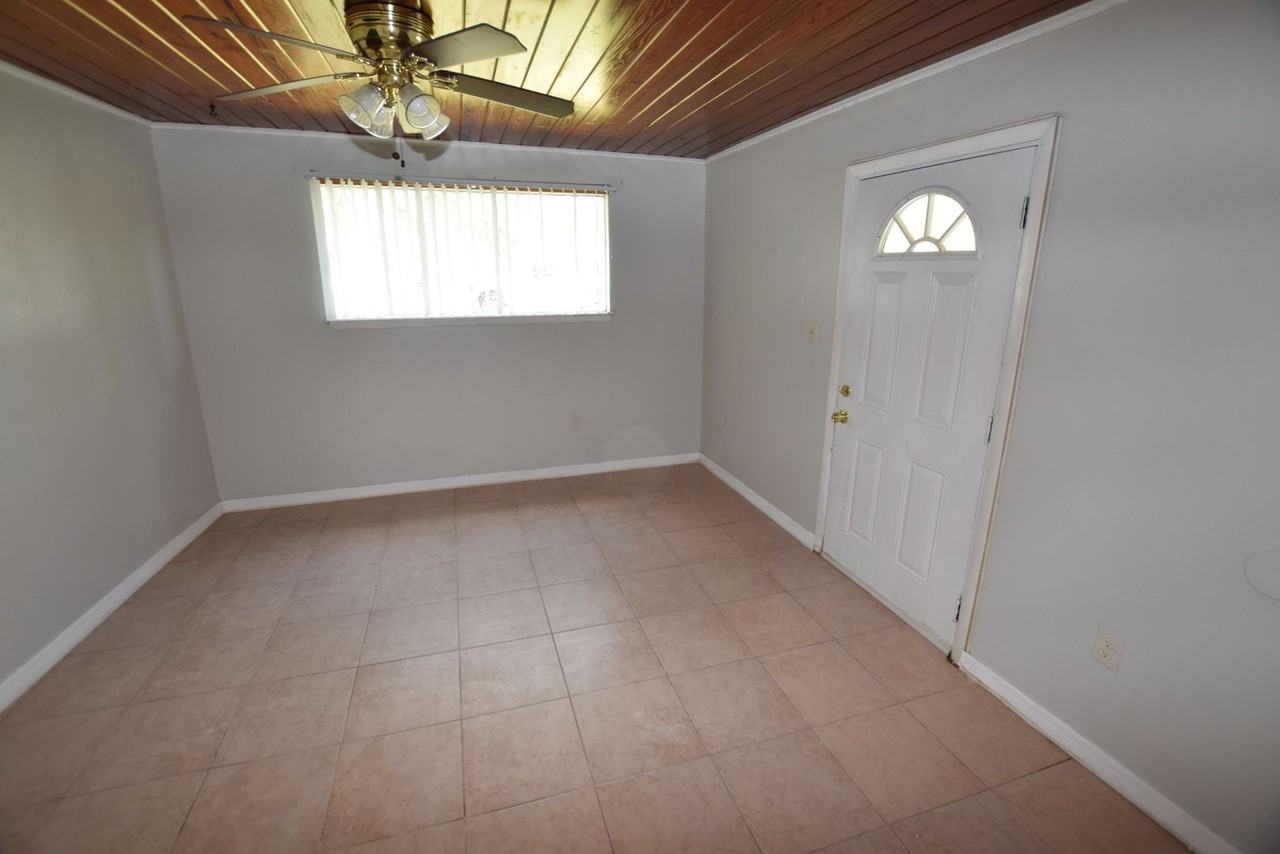 202 James Ct - Photo 6 of 20
