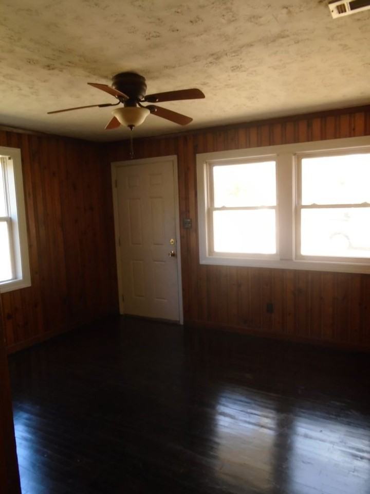 302 Old Shaw Rd - Photo 4 of 29