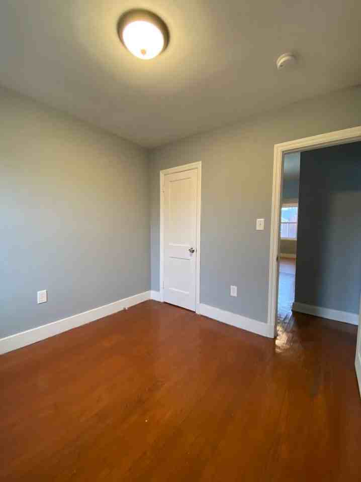 210 N Culver St - Photo 5 of 10