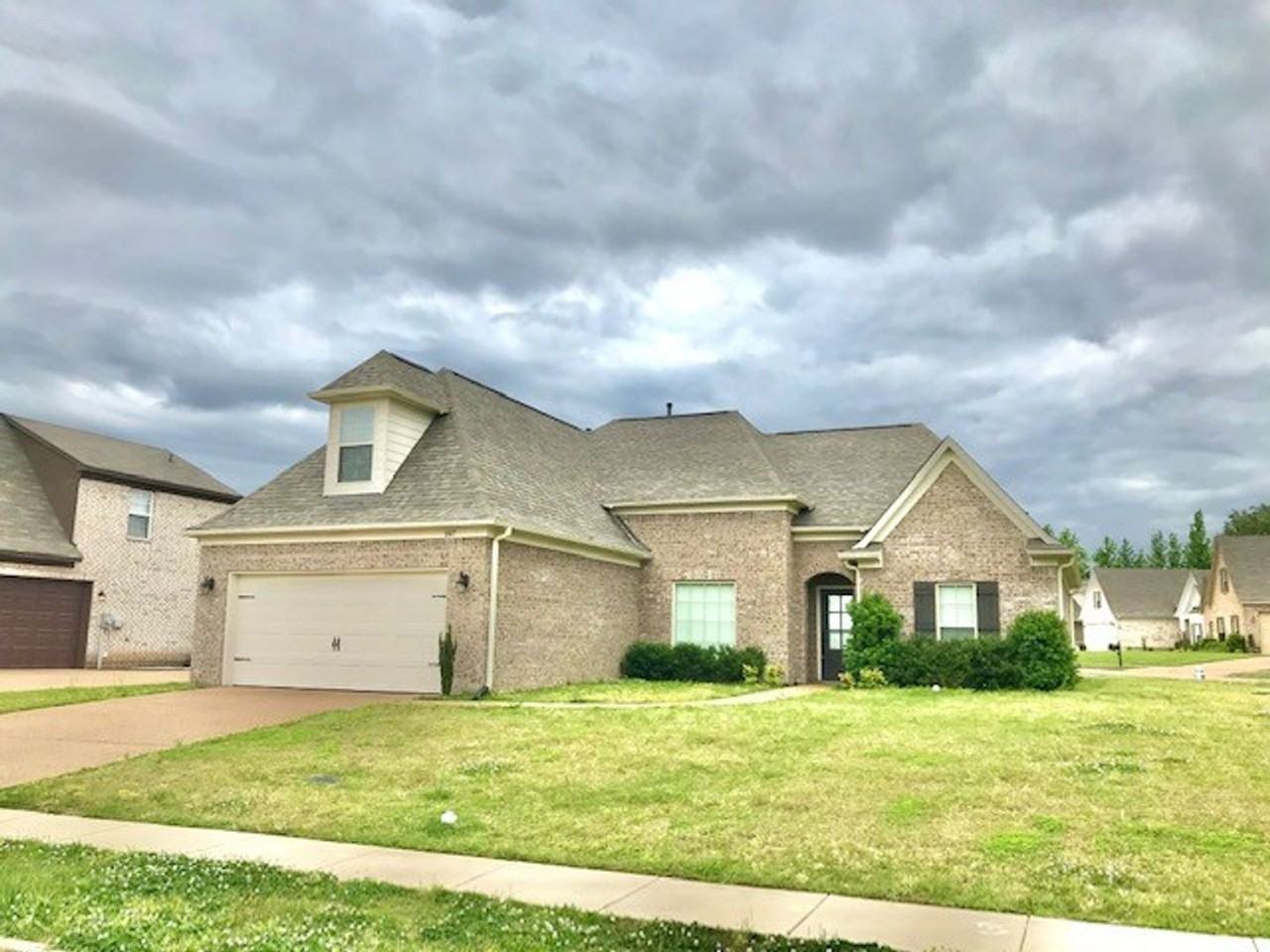 807 Magnolia Ln - Photo 2 of 12