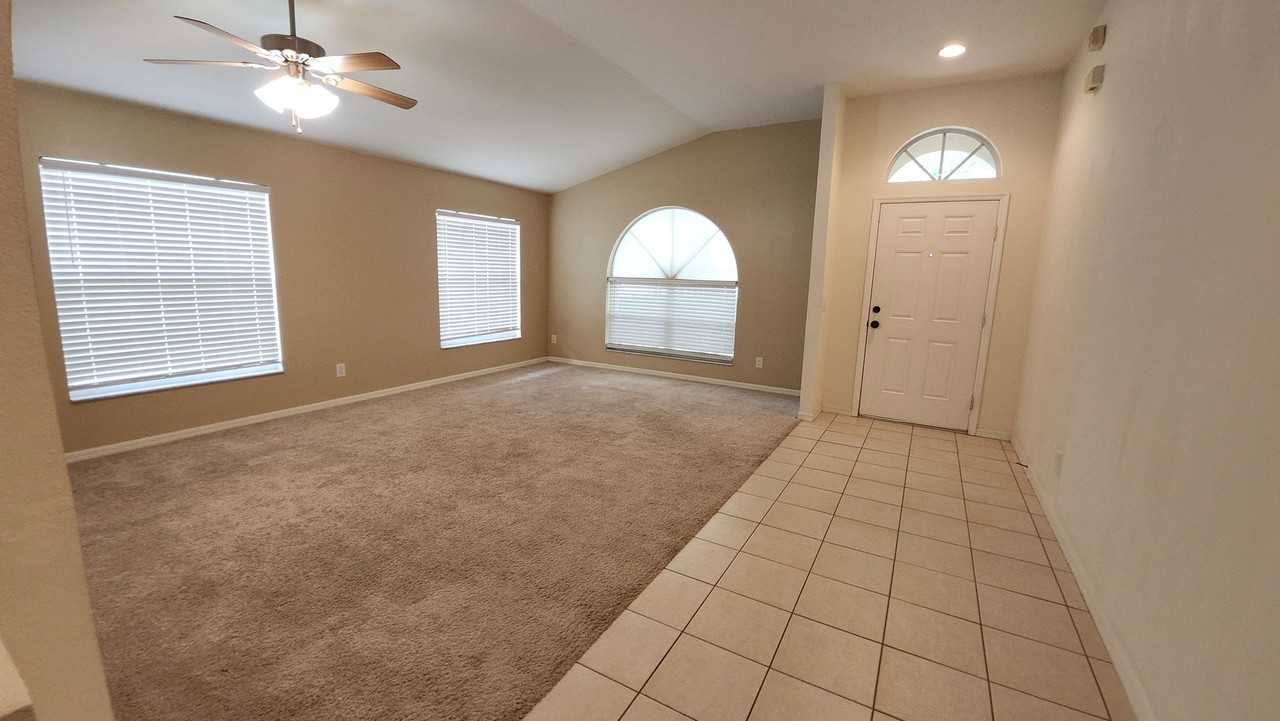 1813 Greystone Heights Dr - Photo 2 of 18