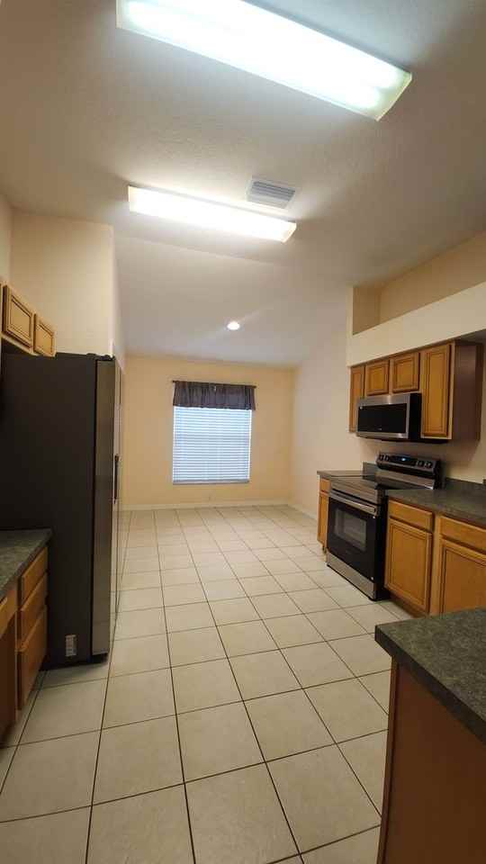 1813 Greystone Heights Dr - Photo 4 of 18