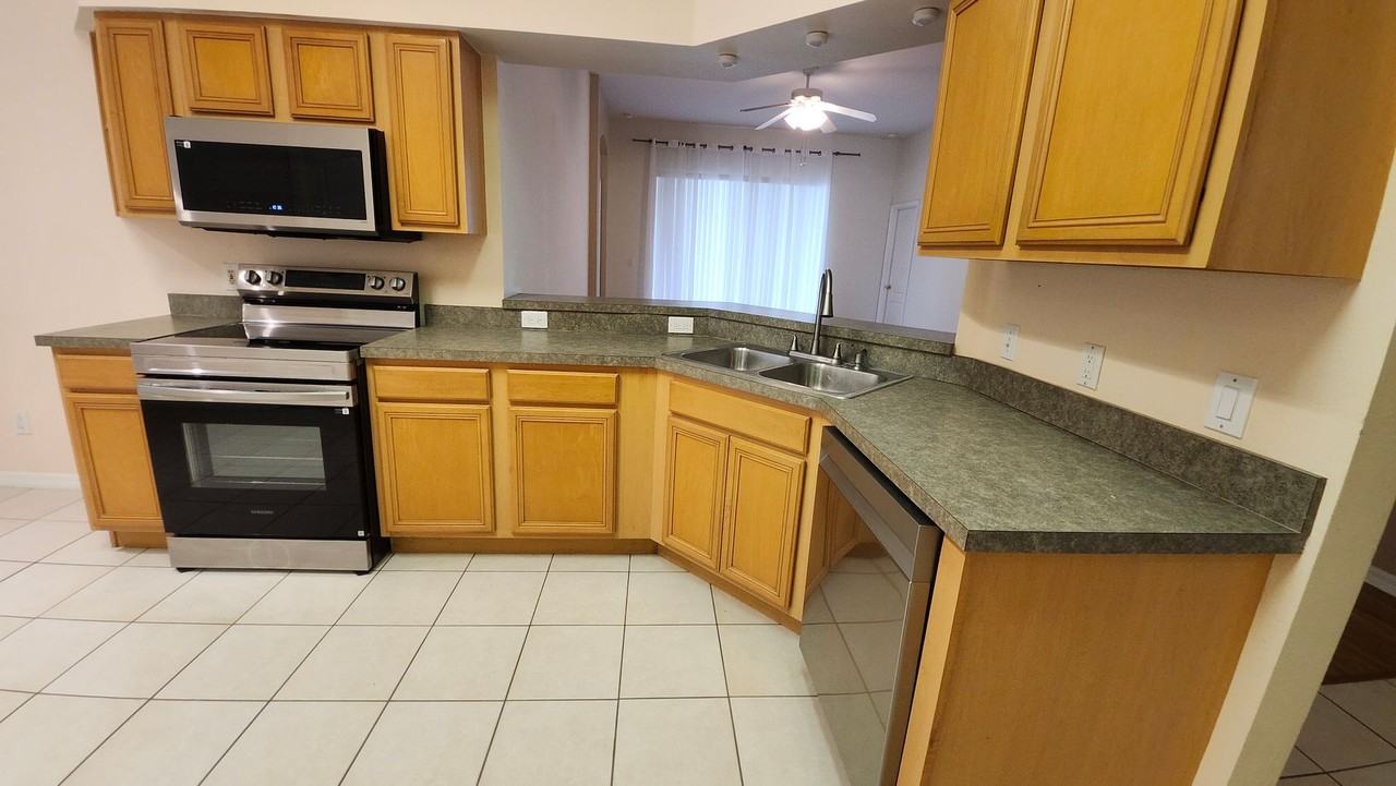 1813 Greystone Heights Dr - Photo 5 of 18