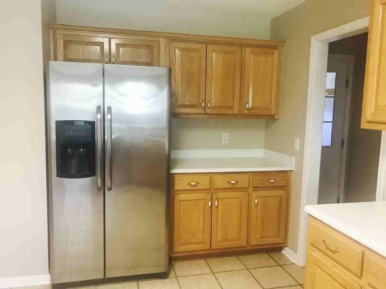 1115 Montclair Dr - Photo 4 of 9