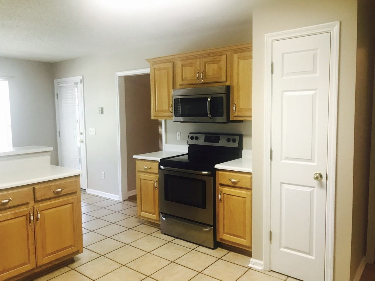 1115 Montclair Dr - Photo 5 of 9