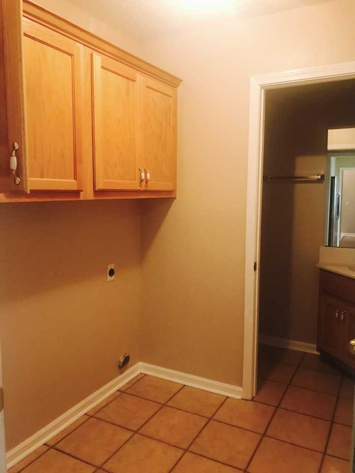1115 Montclair Dr - Photo 7 of 9