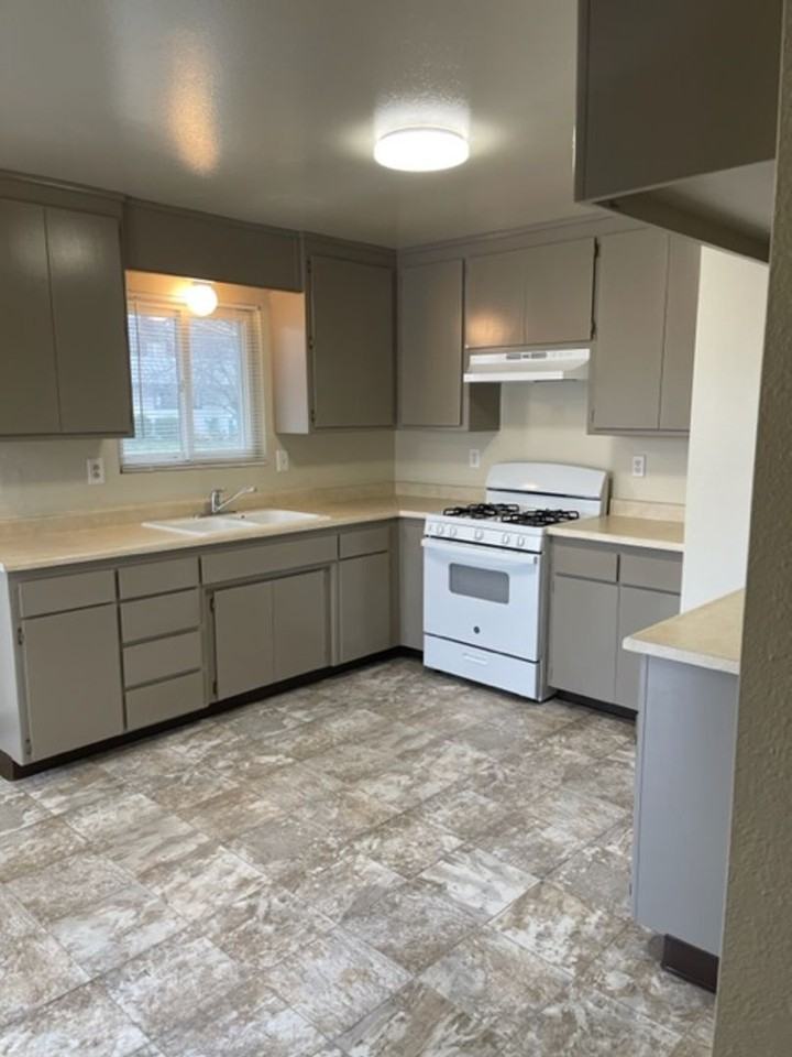 3313 Willow Ln - Photo 4 of 15