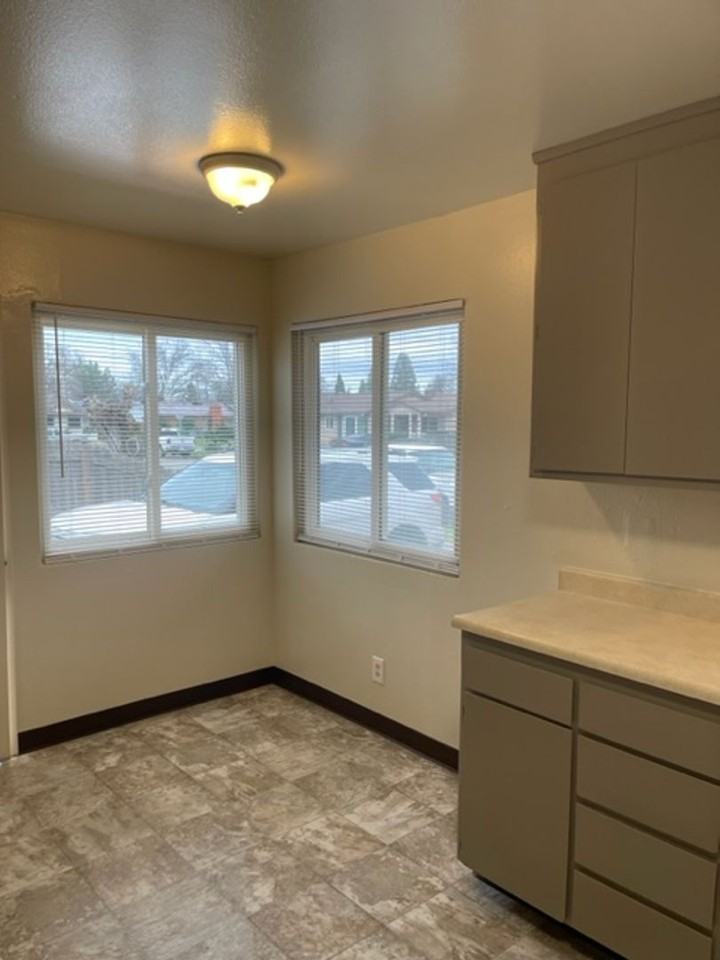 3313 Willow Ln - Photo 5 of 15