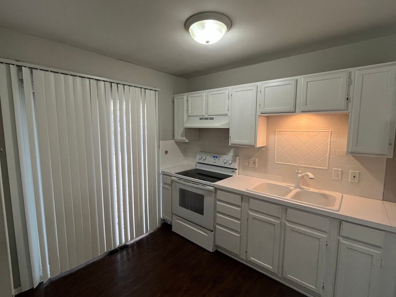 5044 Martin St - Photo 6 of 15