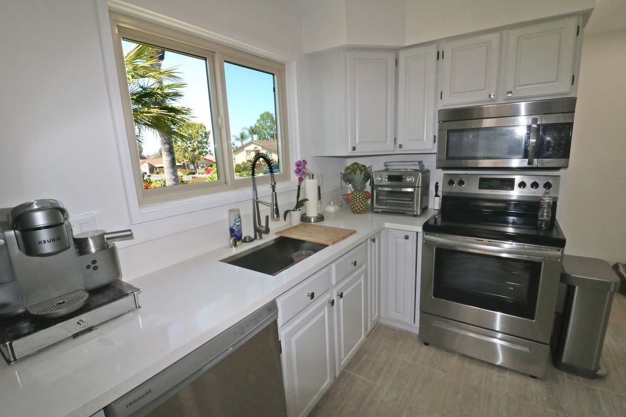 1102 Turnstone Way - Photo 3 of 27