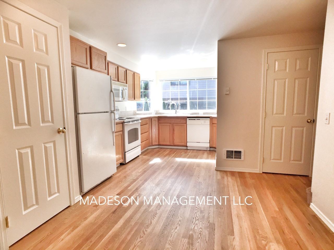 1213 Ne 135th St - Photo 3 of 13