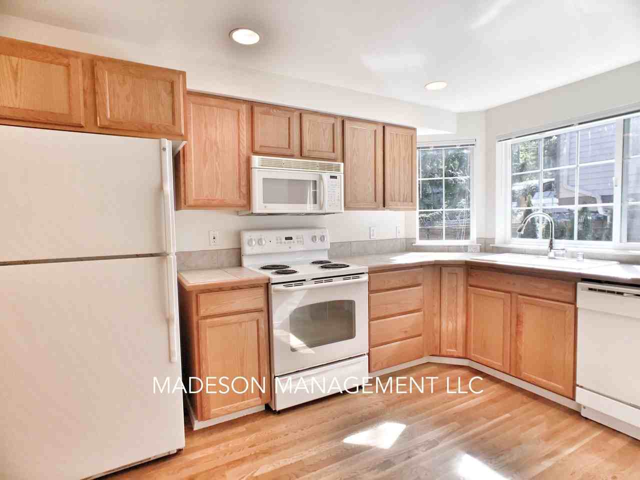 1213 Ne 135th St - Photo 5 of 13