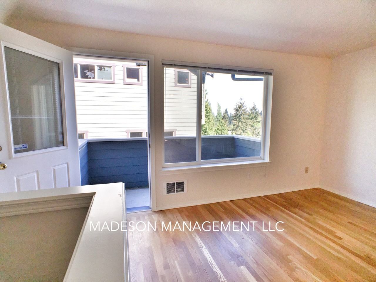 1213 Ne 135th St - Photo 4 of 13