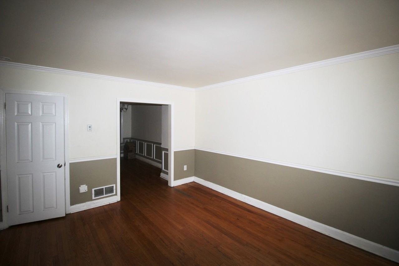 2111 Redthorn Rd - Photo 2 of 9