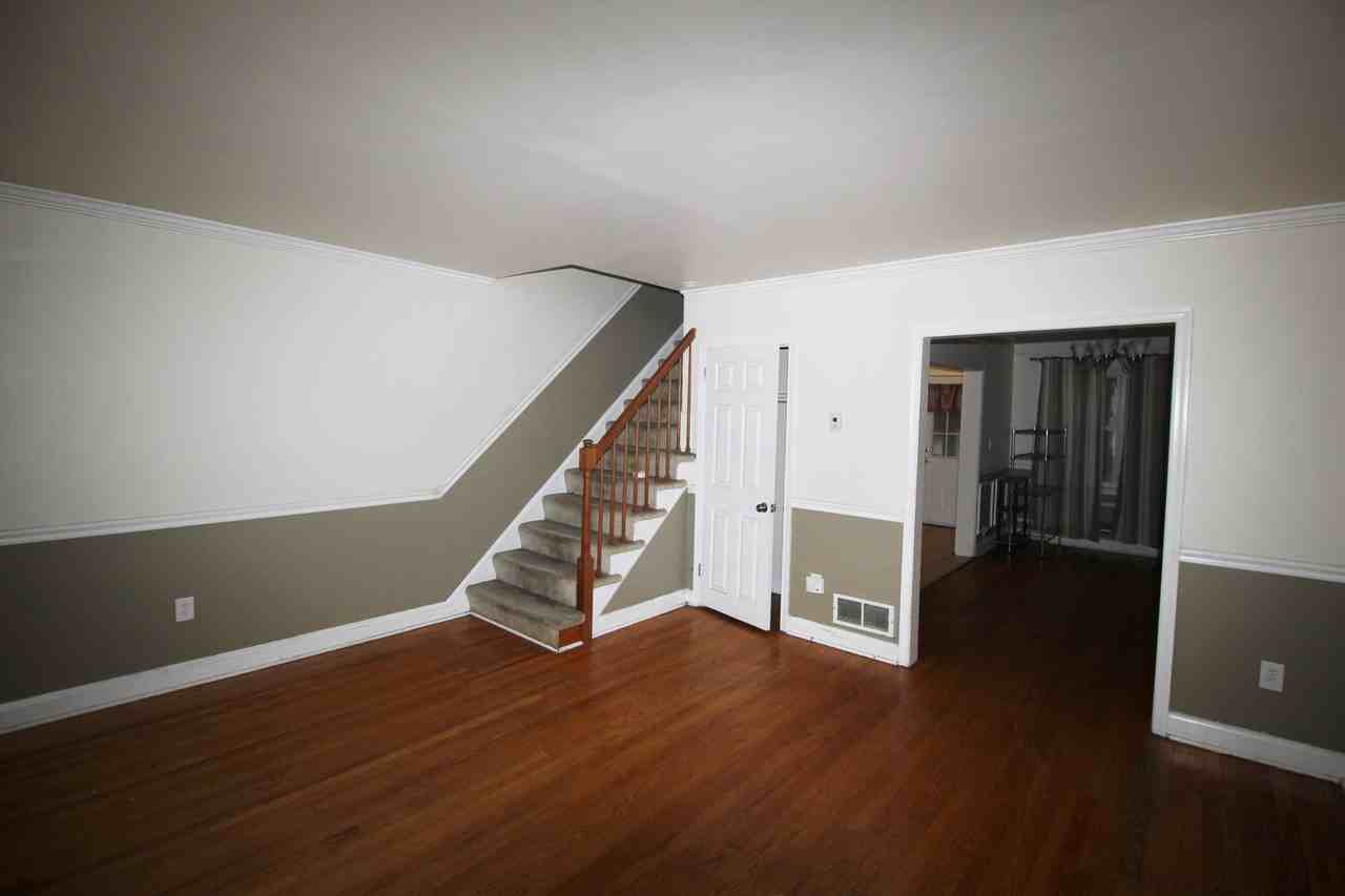 2111 Redthorn Rd - Photo 3 of 9