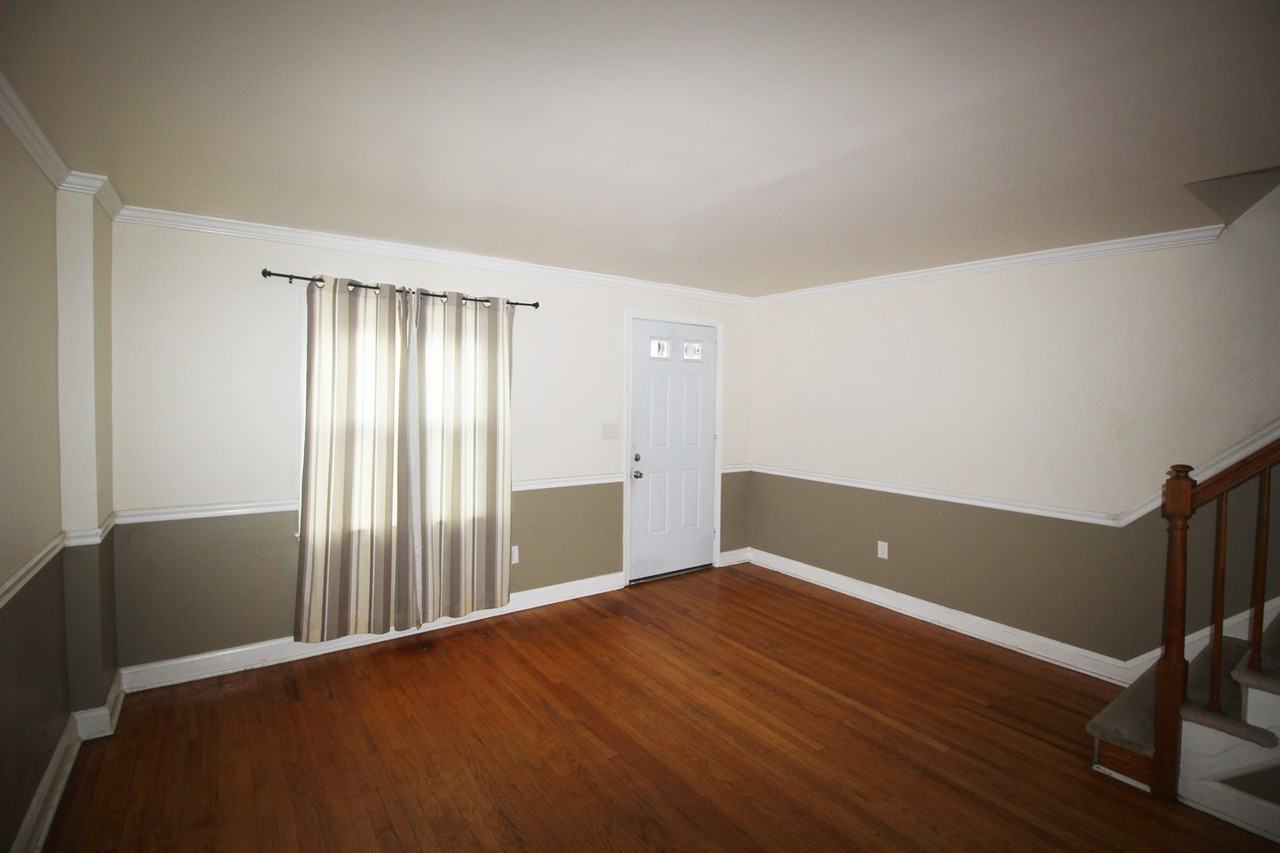 2111 Redthorn Rd - Photo 4 of 9