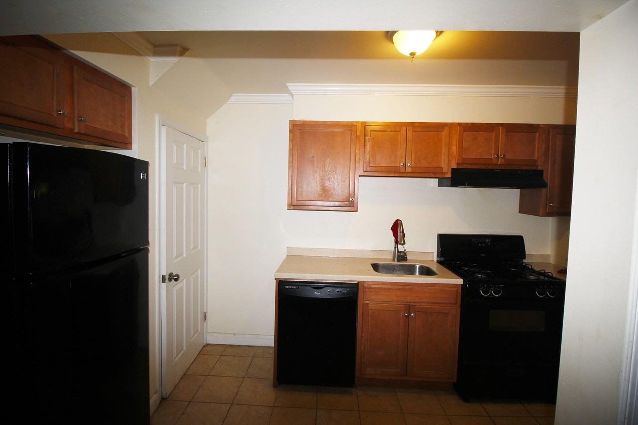 2111 Redthorn Rd - Photo 5 of 9