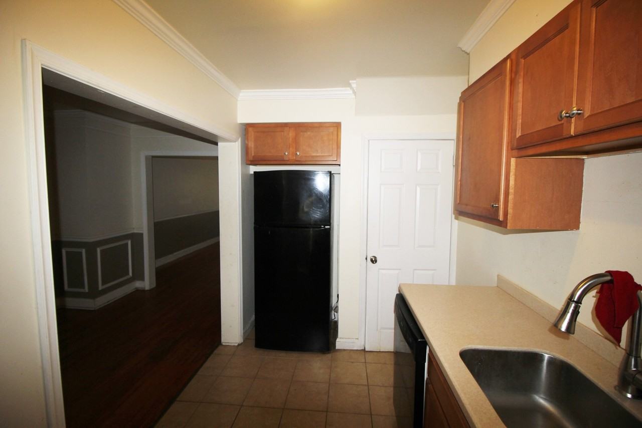 2111 Redthorn Rd - Photo 7 of 9