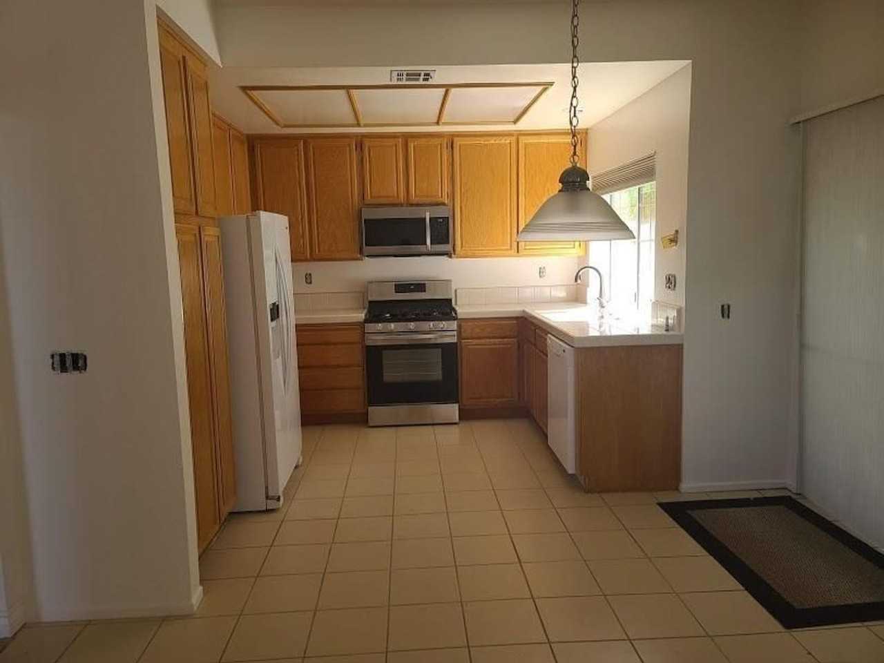 1029 Amberton Ln - Photo 2 of 32