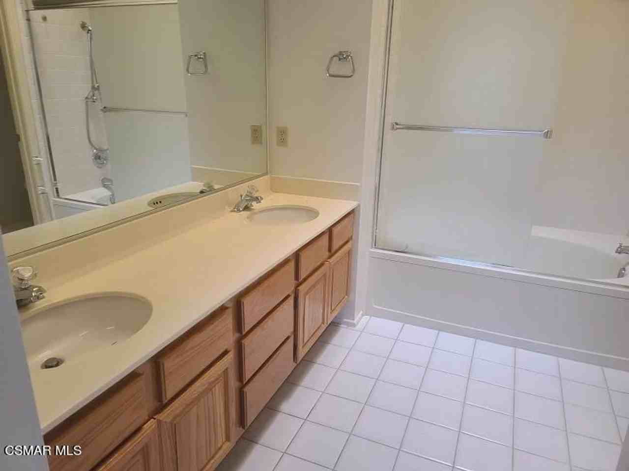 1029 Amberton Ln - Photo 7 of 32