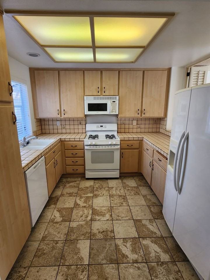 28084 Lucaya - Photo 7 of 19
