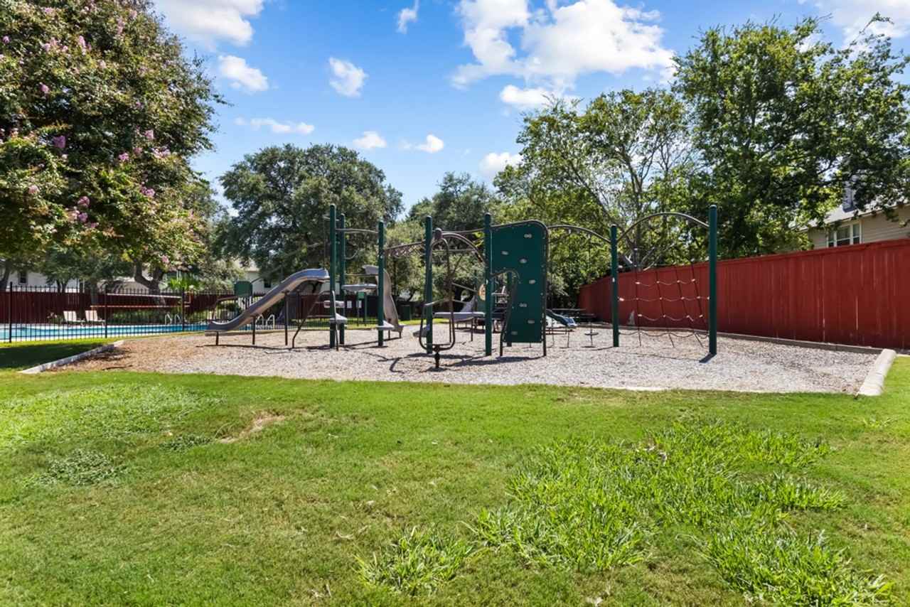 908 Rimrock Trl - Photo 3 of 31