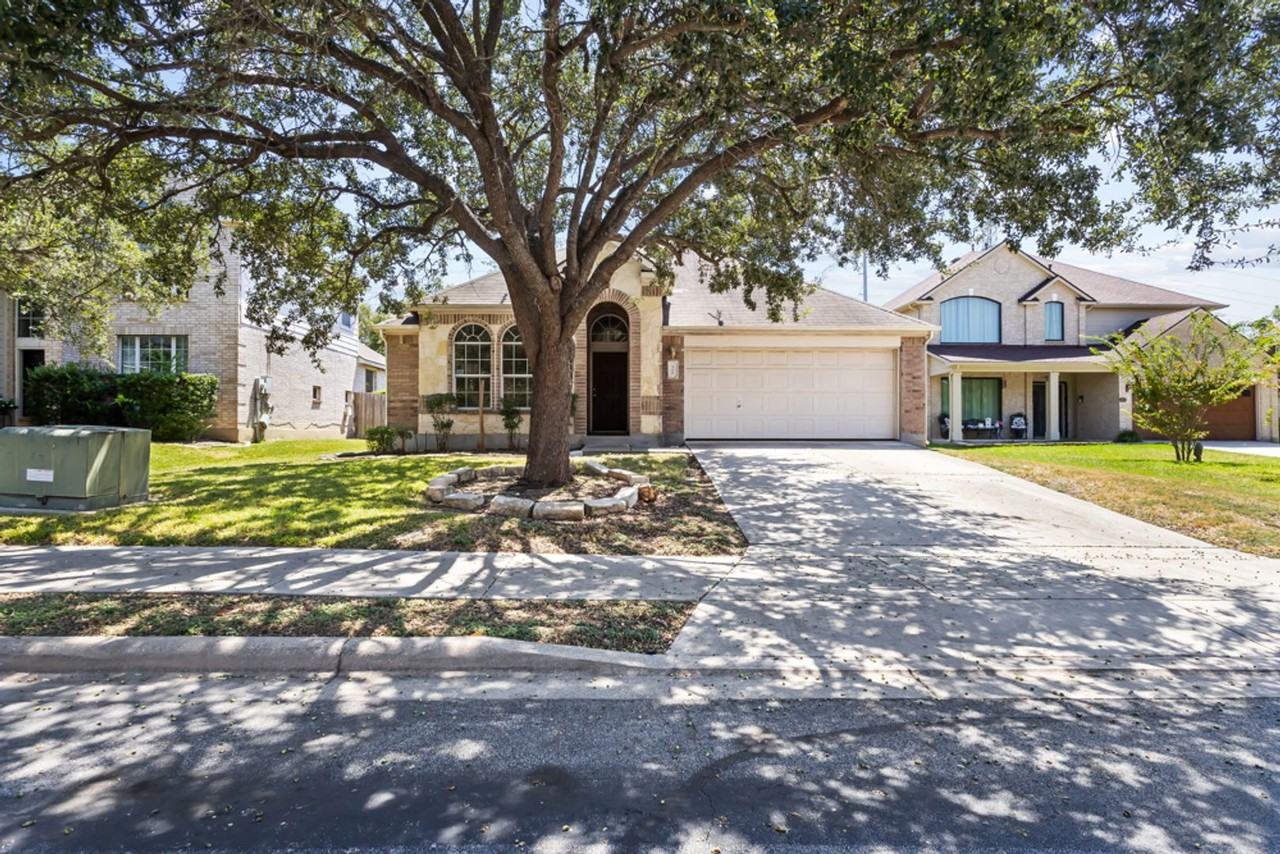 908 Rimrock Trl - Photo 7 of 31