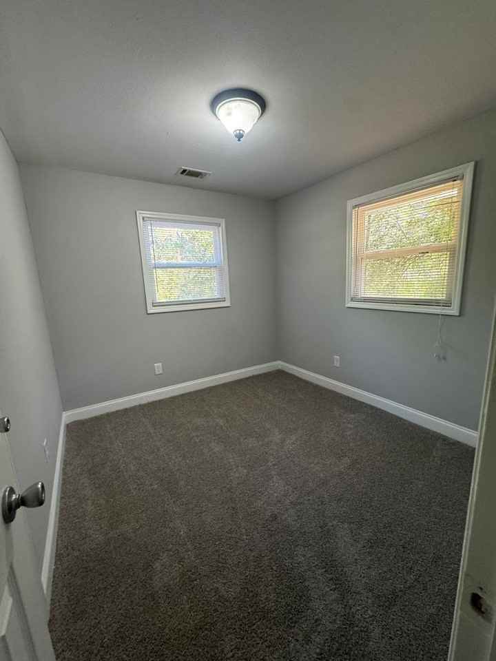 1076 Corley Dr - Photo 3 of 9
