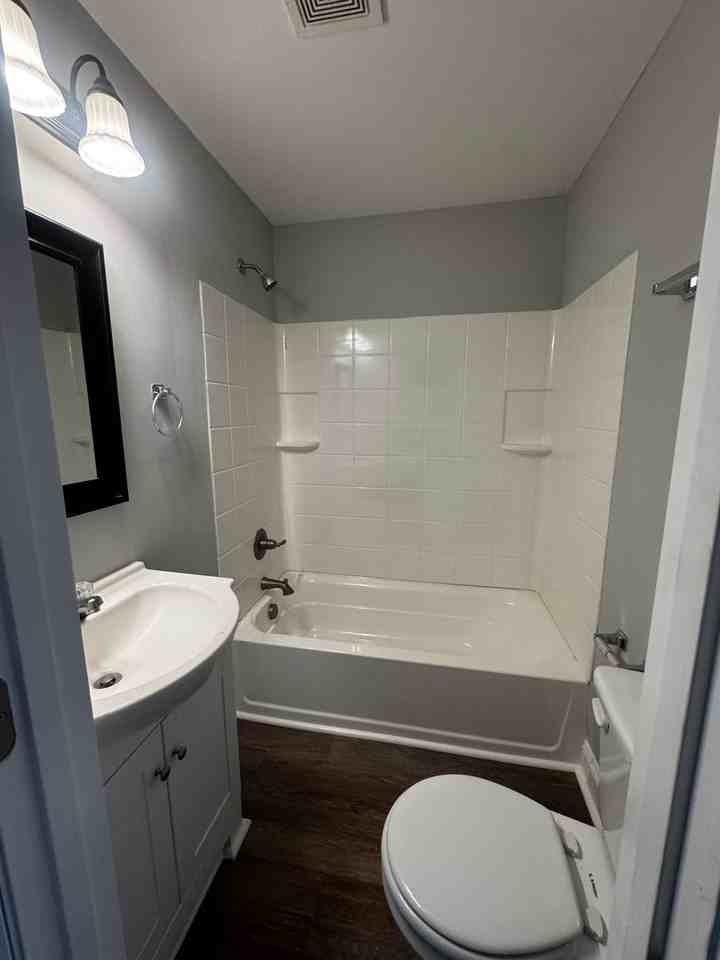 1076 Corley Dr - Photo 4 of 9