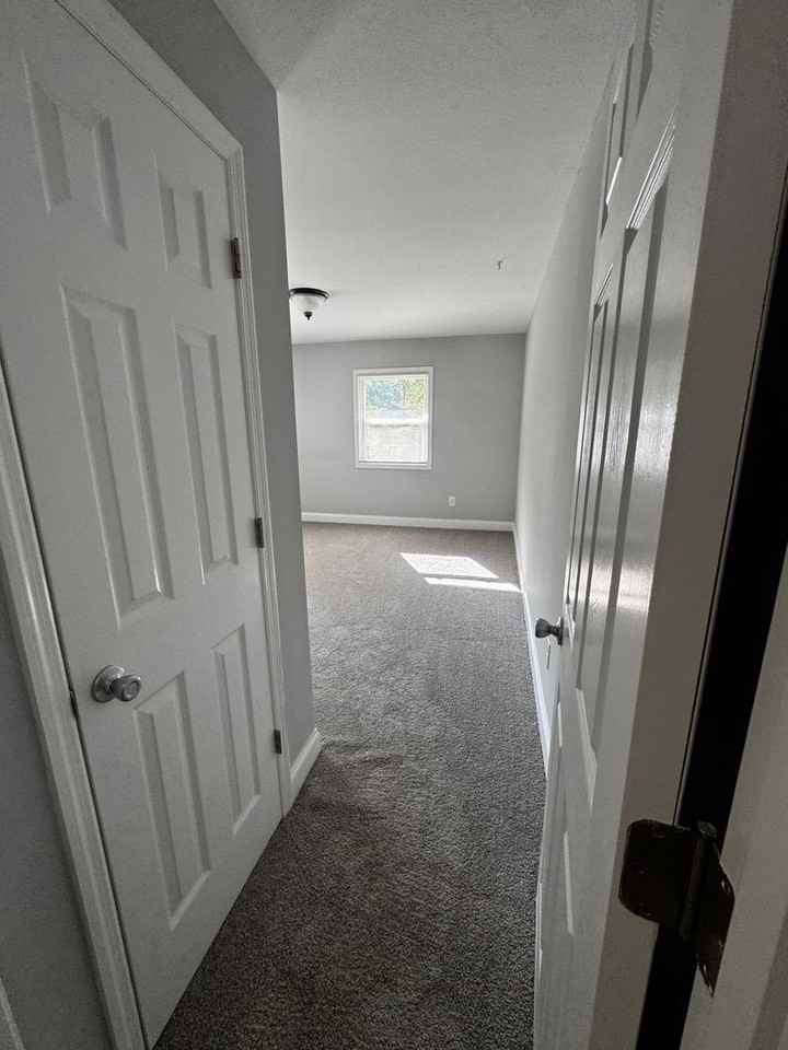 1076 Corley Dr - Photo 7 of 9
