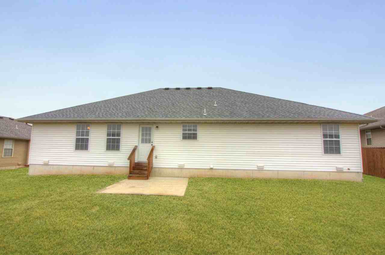 1094 S Tanner Dr - Photo 2 of 22